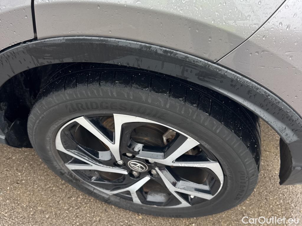  Toyota  C-HR TOYOTA  / 2016 / 5P / todoterreno 1.8 125H Advance (CX) #3