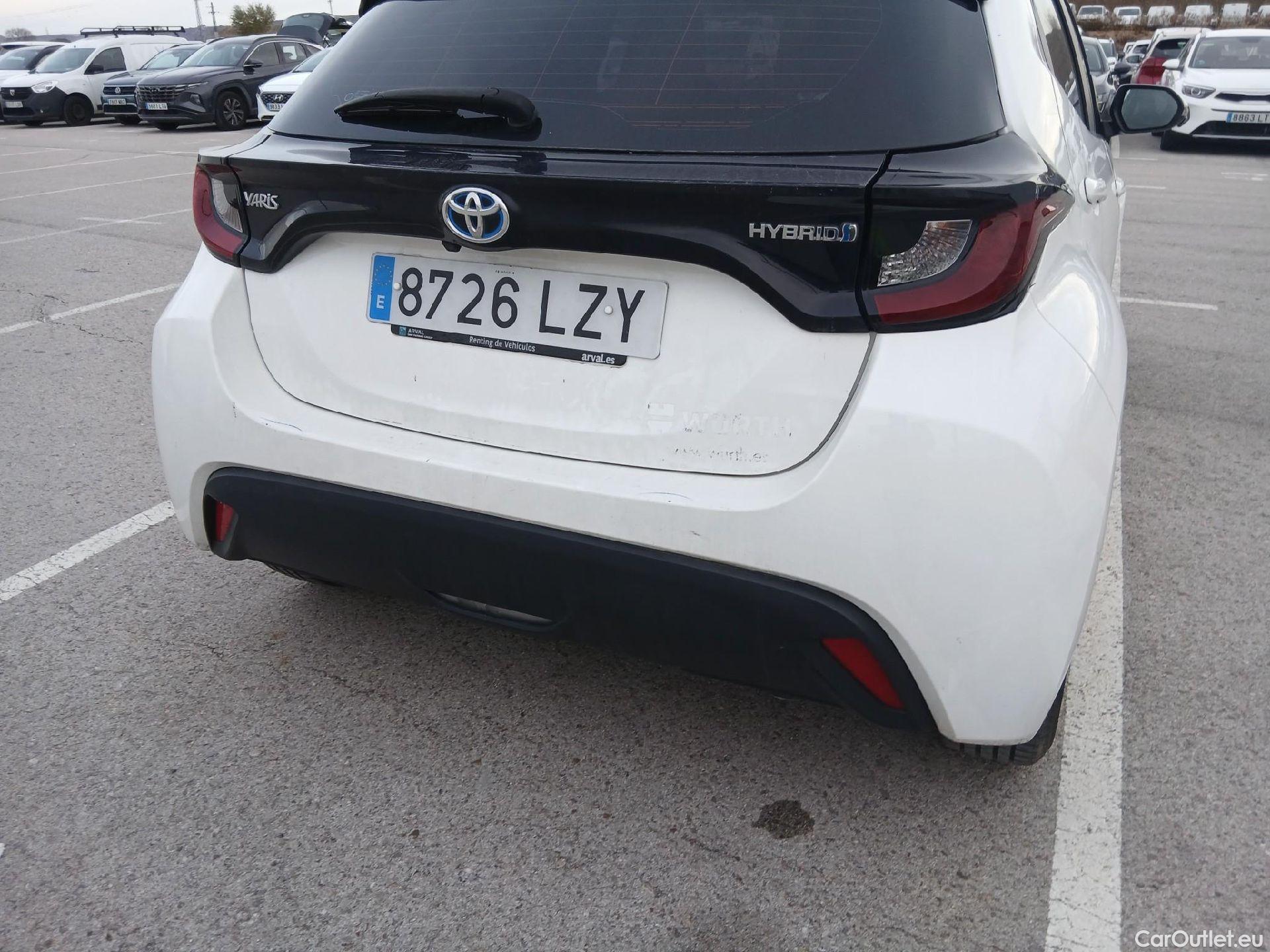  Toyota  Yaris TOYOTA  / 2020 / 5P / berlina con portón 1.5 120H Business Plus #8