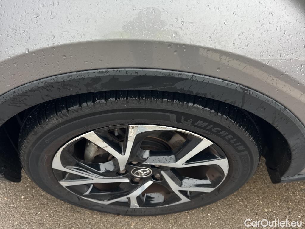  Toyota  C-HR TOYOTA  / 2016 / 5P / todoterreno 1.8 125H Advance (CX) #1