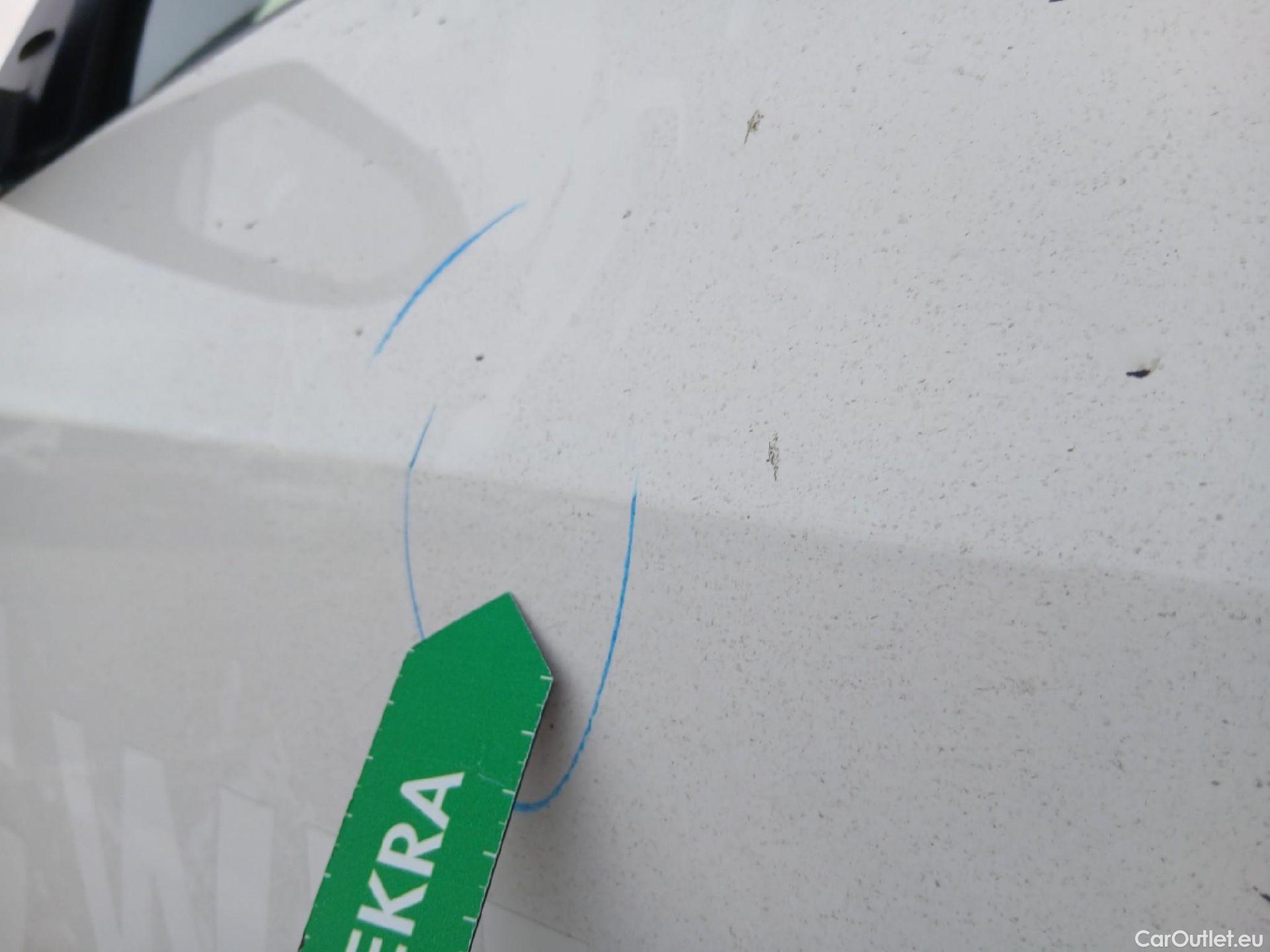  Toyota  Yaris TOYOTA  / 2020 / 5P / berlina con portón 1.5 120H Business Plus #6