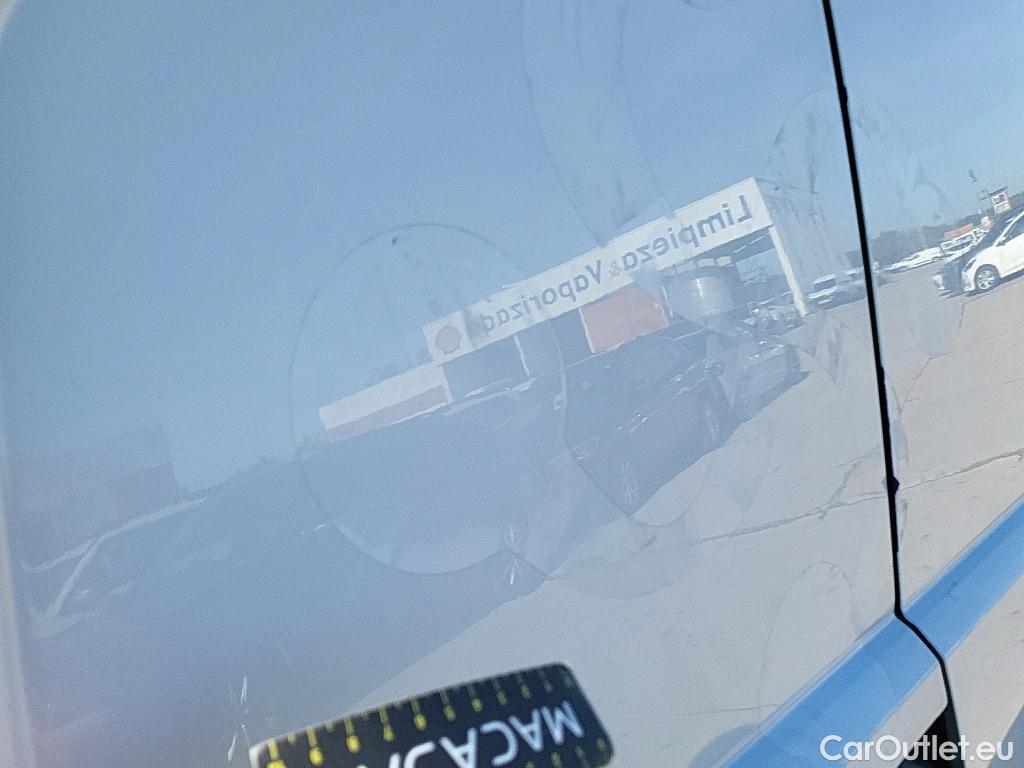  Opel  Combo OPEL  / 2018 / 3P / furgón derivado de turismo Cargo L 650kg Diesel 1.5 100HP S&S MT E6 #19