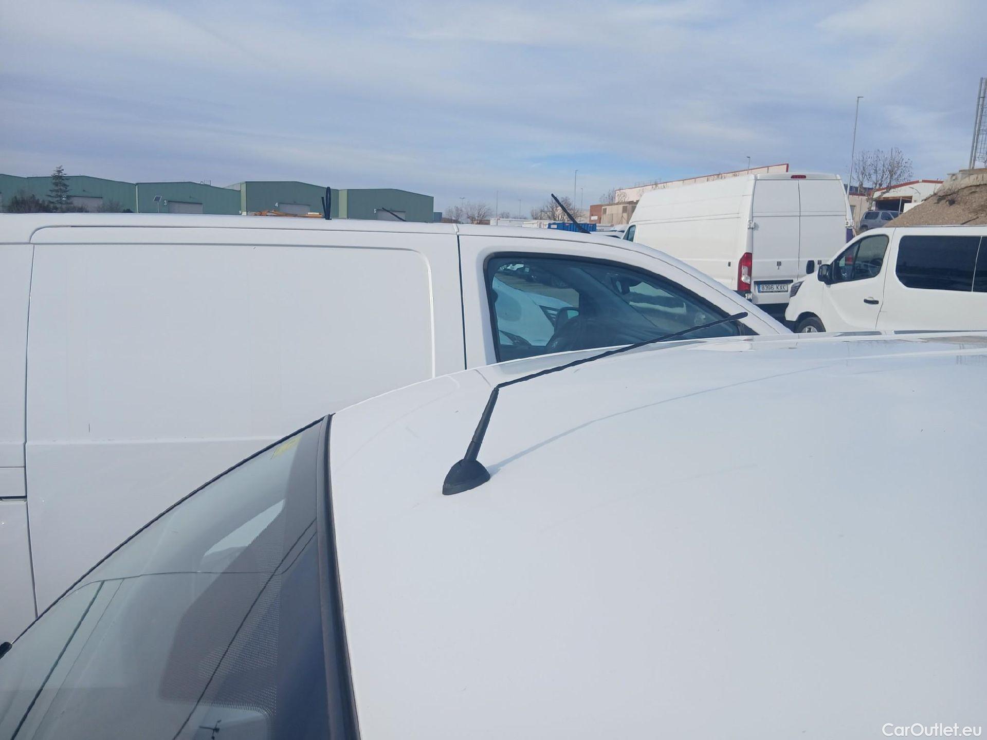  Fiat  Fiorino FIAT  / 2016 / 3P / furgón derivado de turismo Cargo Base 1.3 Mjet 59kW (80CV) E6 #9