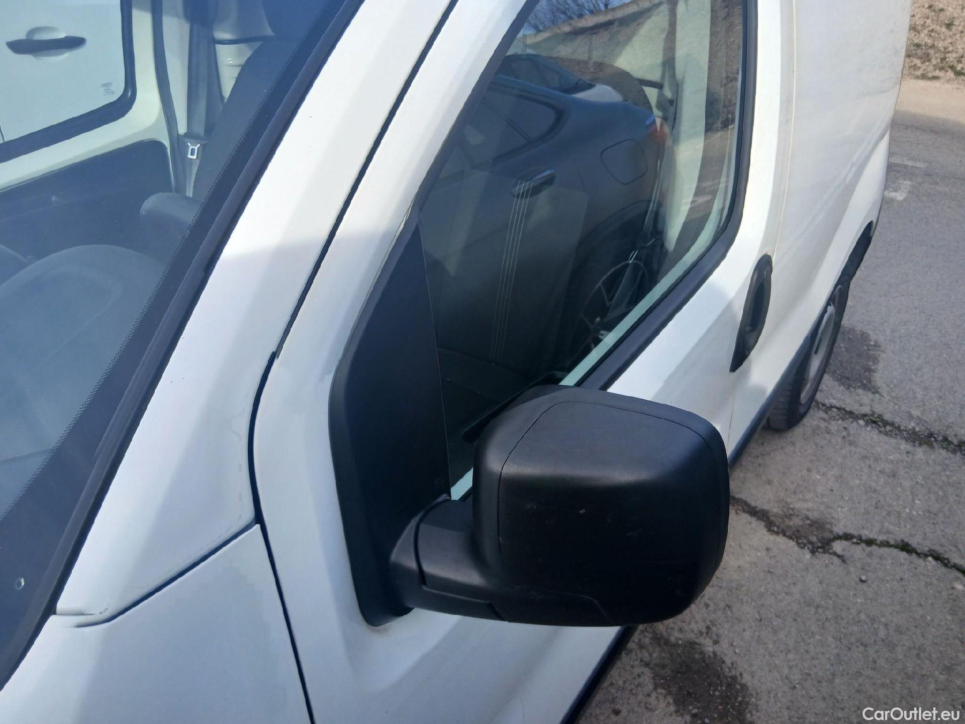  Fiat  Fiorino FIAT  / 2016 / 3P / furgón derivado de turismo Cargo Base 1.3 Mjet 59kW (80CV) E6 #8