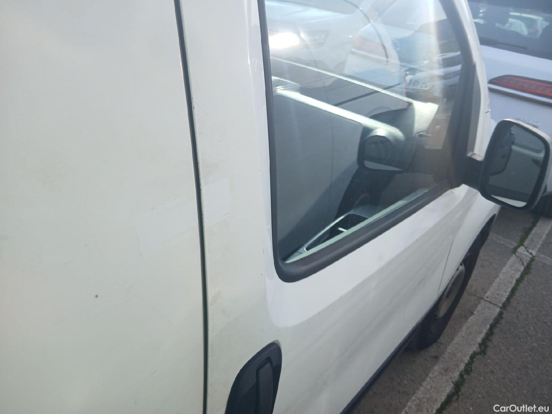  Fiat  Fiorino FIAT  / 2016 / 3P / furgón derivado de turismo Cargo Base 1.3 Mjet 59kW (80CV) E6 #31