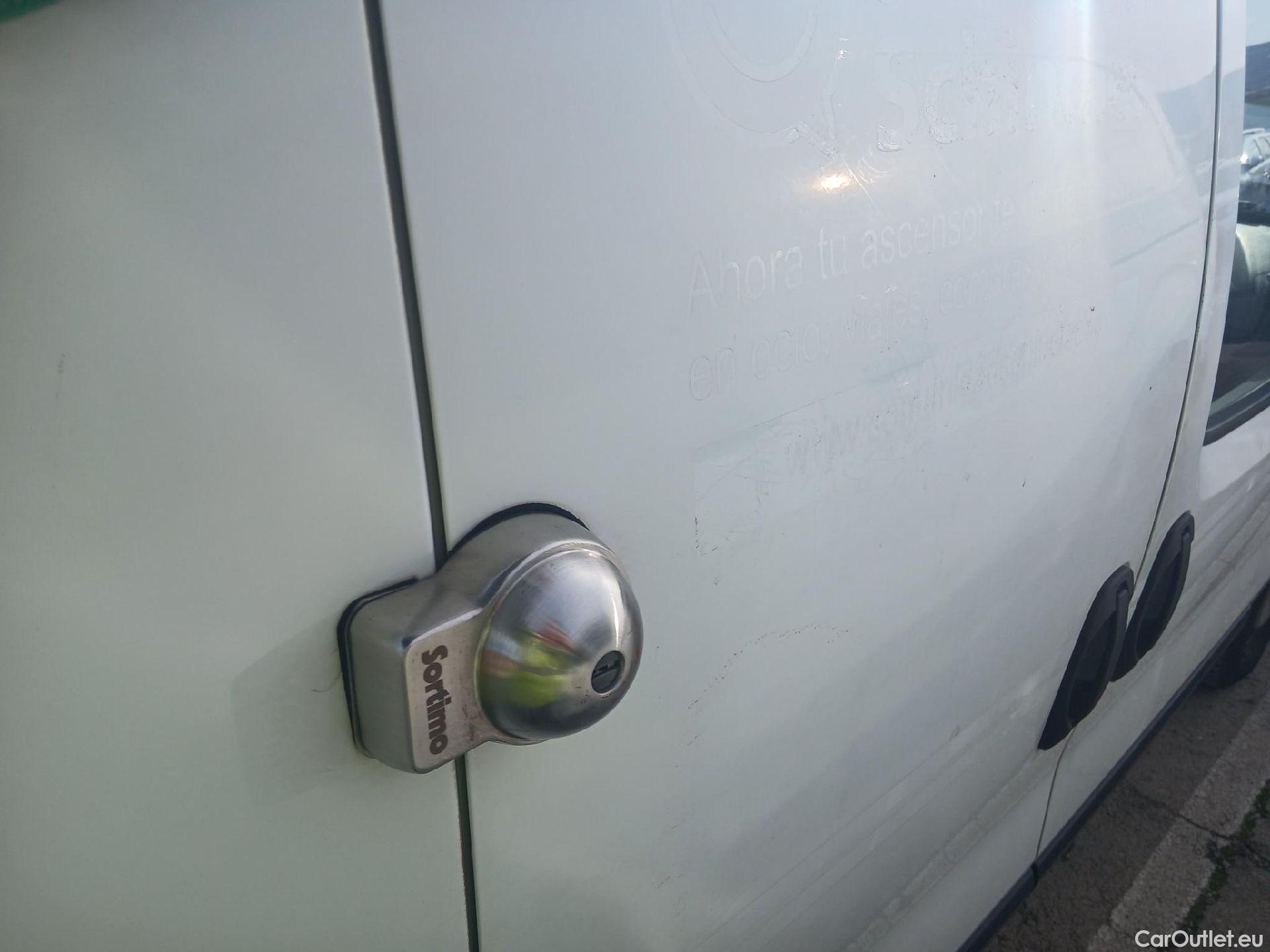  Fiat  Fiorino FIAT  / 2016 / 3P / furgón derivado de turismo Cargo Base 1.3 Mjet 59kW (80CV) E6 #29