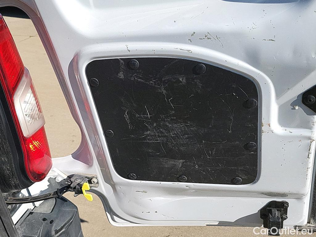  Opel  Combo OPEL  / 2018 / 3P / furgón derivado de turismo Cargo L 650kg Diesel 1.5 100HP S&S MT E6 #37