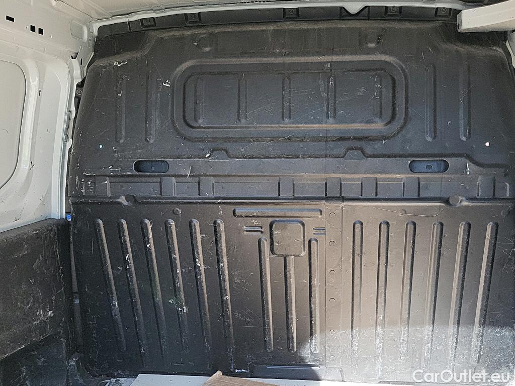  Opel  Combo OPEL  / 2018 / 3P / furgón derivado de turismo Cargo L 650kg Diesel 1.5 100HP S&S MT E6 #23