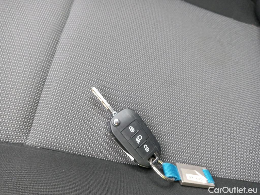  Toyota  Proace TOYOTA  City / 2020 / 4P / combi 1.5D 75kW (100CV) GX L1 #4