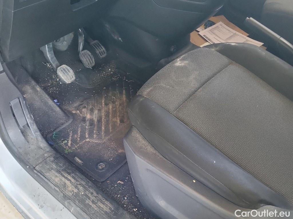  Opel  Combo OPEL  / 2018 / 3P / furgón derivado de turismo Cargo L 650kg Diesel 1.5 100HP S&S MT E6 #53