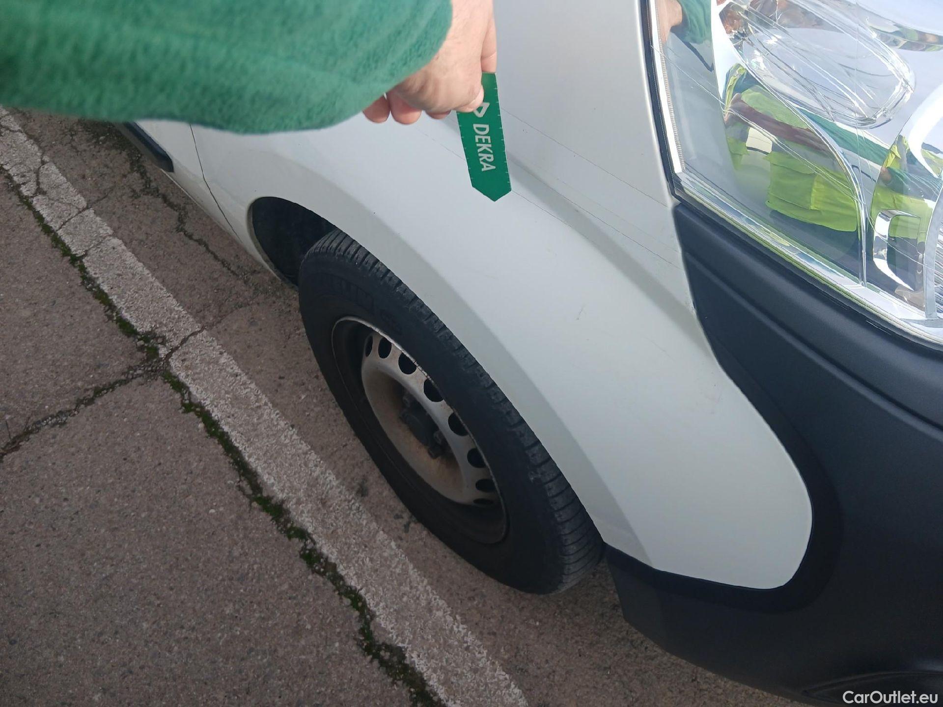  Fiat  Fiorino FIAT  / 2016 / 3P / furgón derivado de turismo Cargo Base 1.3 Mjet 59kW (80CV) E6 #36