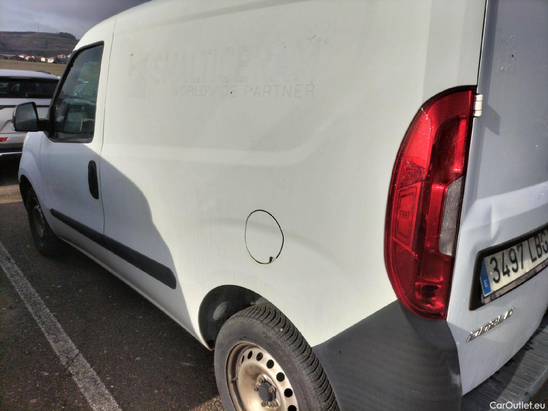  Fiat  Doblo FIAT Doblò Cargo/2015/3P/furgón derivado de turismo Cargo Base 1.3 Multijet 70kW (95CV) #12