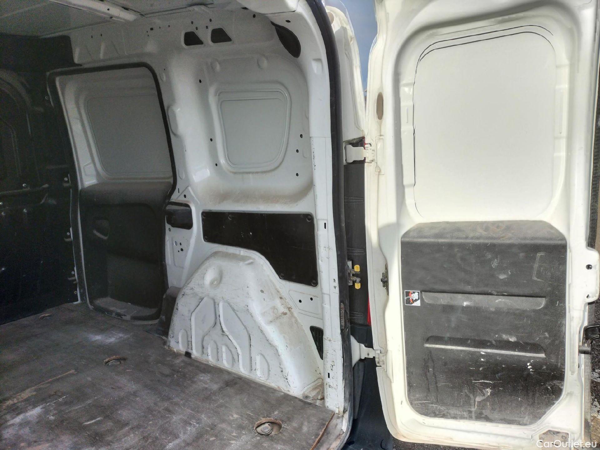  Fiat  Doblo FIAT Doblò Cargo/2015/3P/furgón derivado de turismo Cargo Base 1.3 Multijet 70kW (95CV) #21