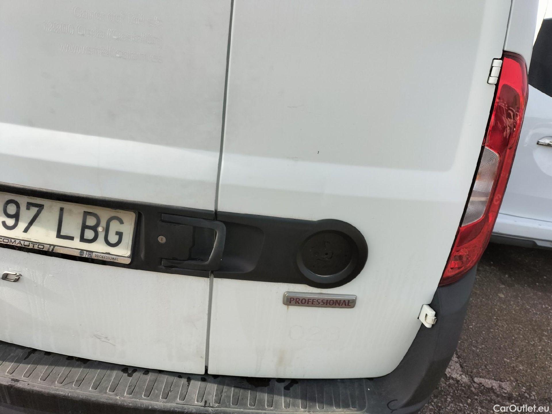  Fiat  Doblo FIAT Doblò Cargo/2015/3P/furgón derivado de turismo Cargo Base 1.3 Multijet 70kW (95CV) #17