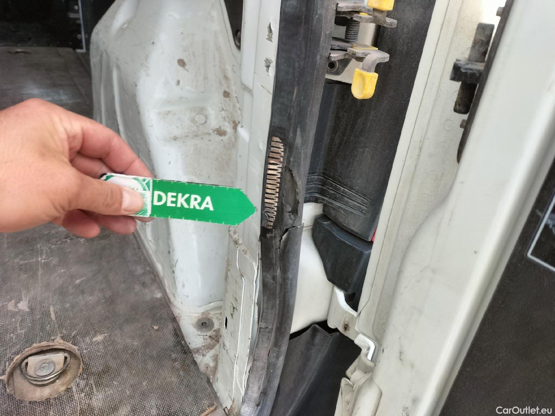  Fiat  Doblo FIAT Doblò Cargo/2015/3P/furgón derivado de turismo Cargo Base 1.3 Multijet 70kW (95CV) #23