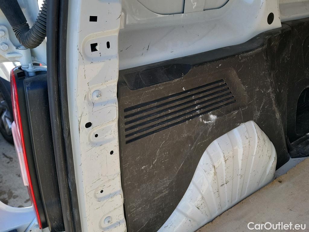  Opel  Combo OPEL  / 2018 / 3P / furgón derivado de turismo Cargo L 650kg Diesel 1.5 100HP S&S MT E6 #31