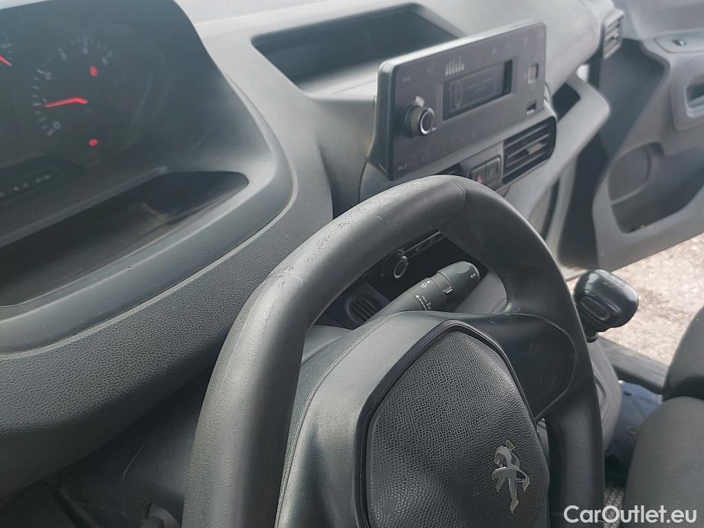  Peugeot  Partner PEUGEOT  / 2018 / 4P / furgón derivado de turismo Standard 1000kg BlueHDi 73kW #68