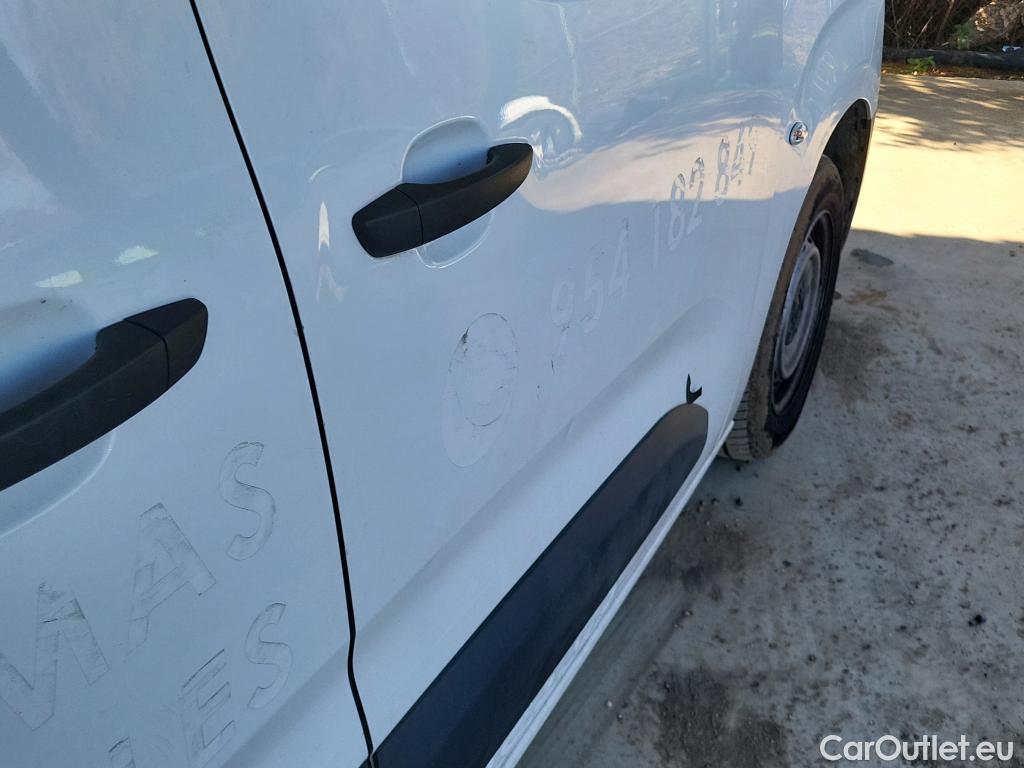  Opel  Combo OPEL  / 2018 / 3P / furgón derivado de turismo Cargo L 650kg Diesel 1.5 100HP S&S MT E6 #49