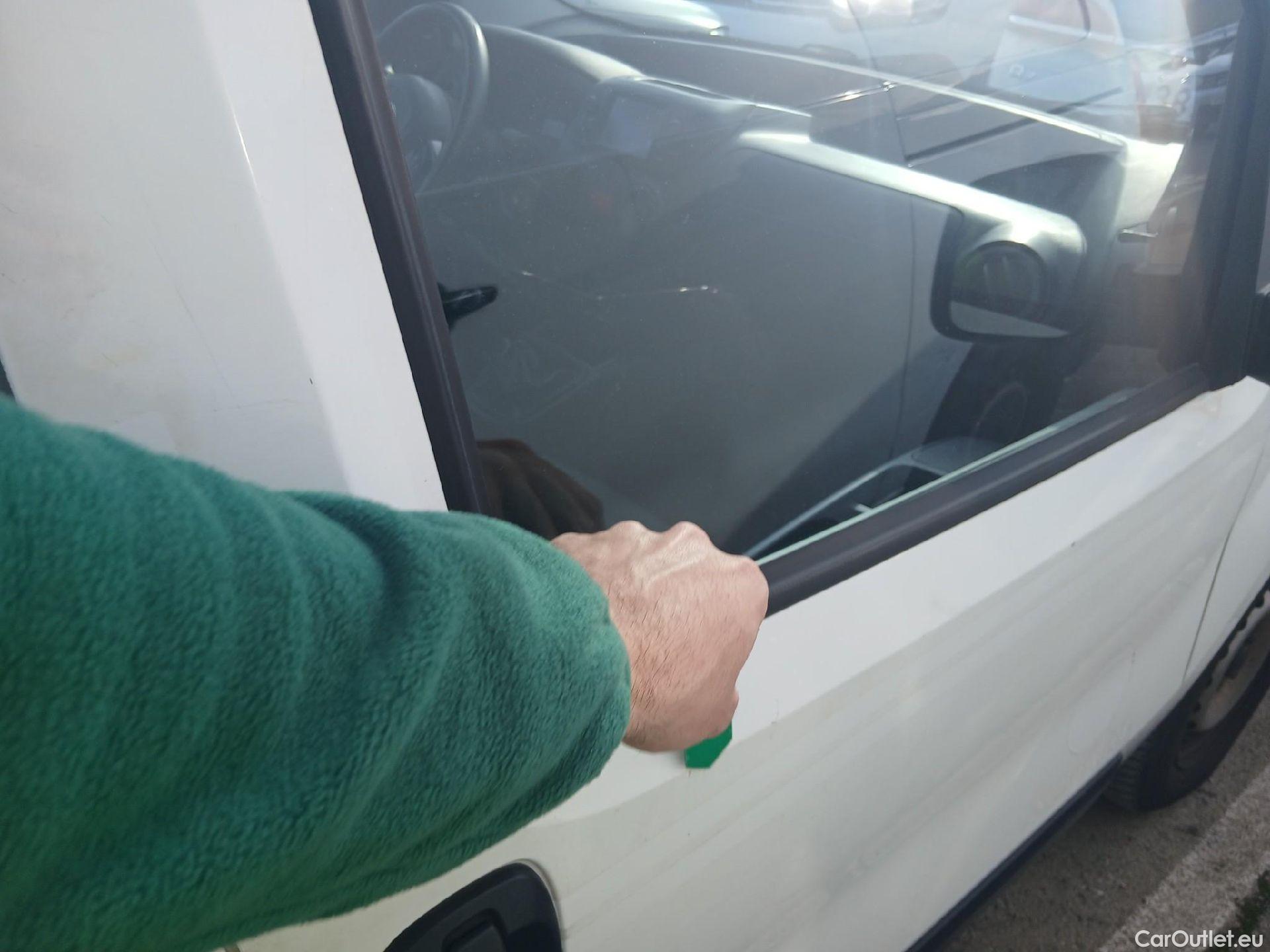  Fiat  Fiorino FIAT  / 2016 / 3P / furgón derivado de turismo Cargo Base 1.3 Mjet 59kW (80CV) E6 #34