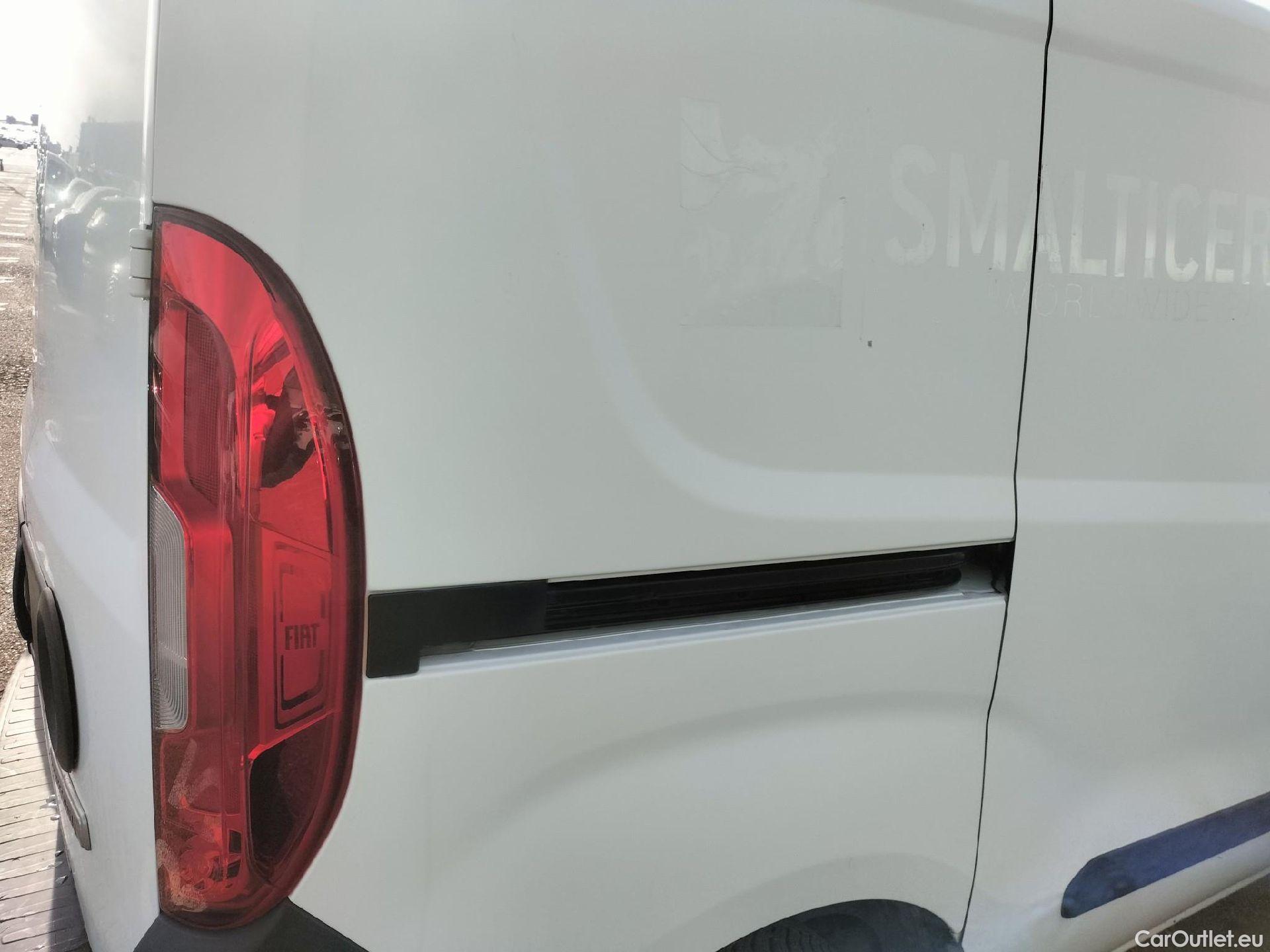  Fiat  Doblo FIAT Doblò Cargo/2015/3P/furgón derivado de turismo Cargo Base 1.3 Multijet 70kW (95CV) #25