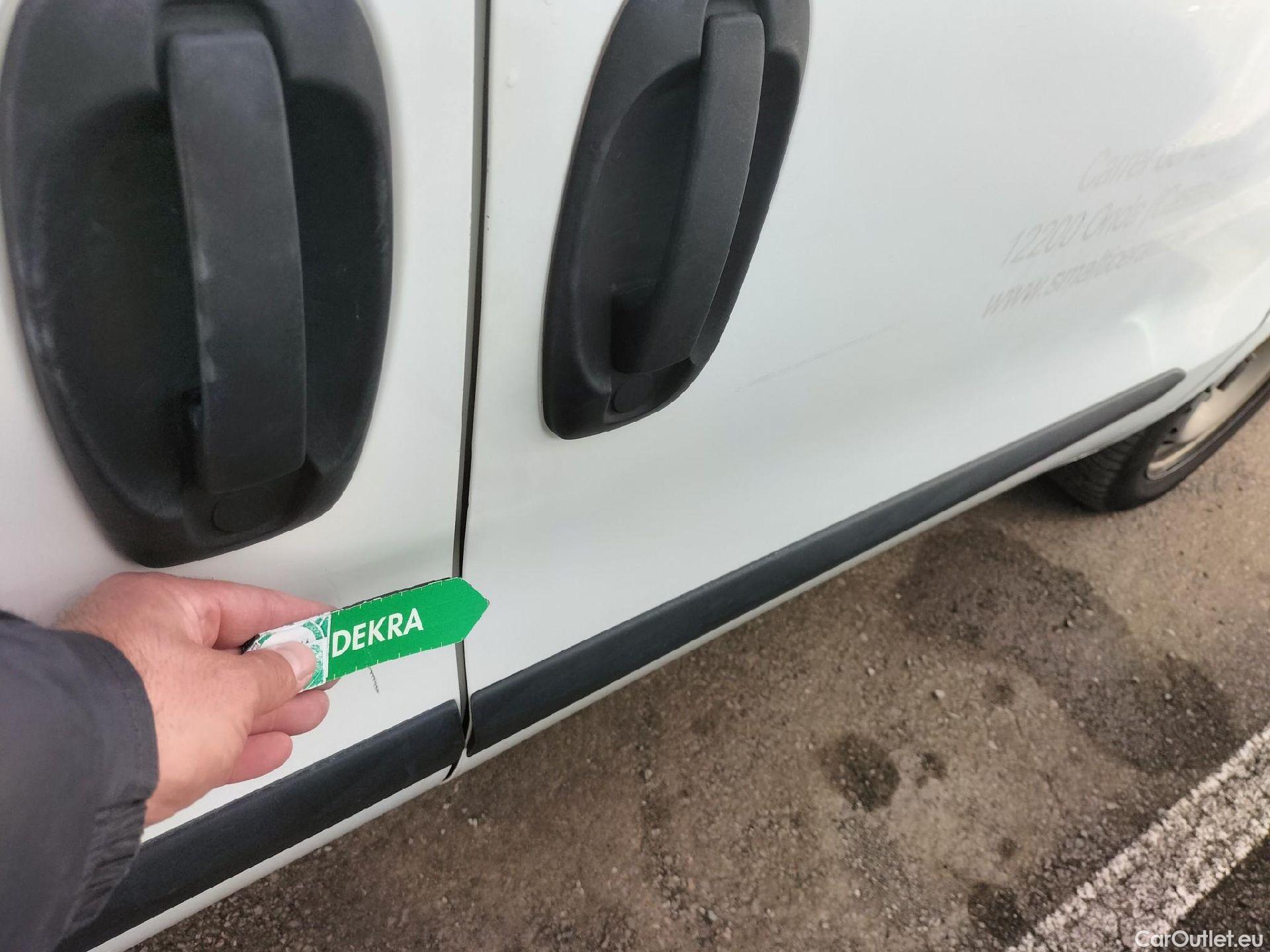  Fiat  Doblo FIAT Doblò Cargo/2015/3P/furgón derivado de turismo Cargo Base 1.3 Multijet 70kW (95CV) #29