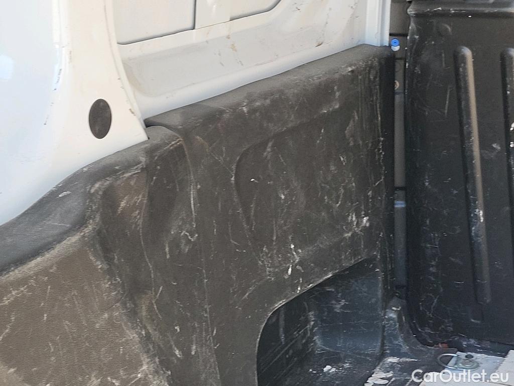  Opel  Combo OPEL  / 2018 / 3P / furgón derivado de turismo Cargo L 650kg Diesel 1.5 100HP S&S MT E6 #36