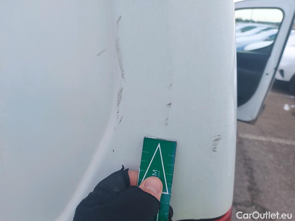  Peugeot  Partner PEUGEOT  / 2018 / 4P / furgón derivado de turismo Standard 1000kg BlueHDi 73kW #31