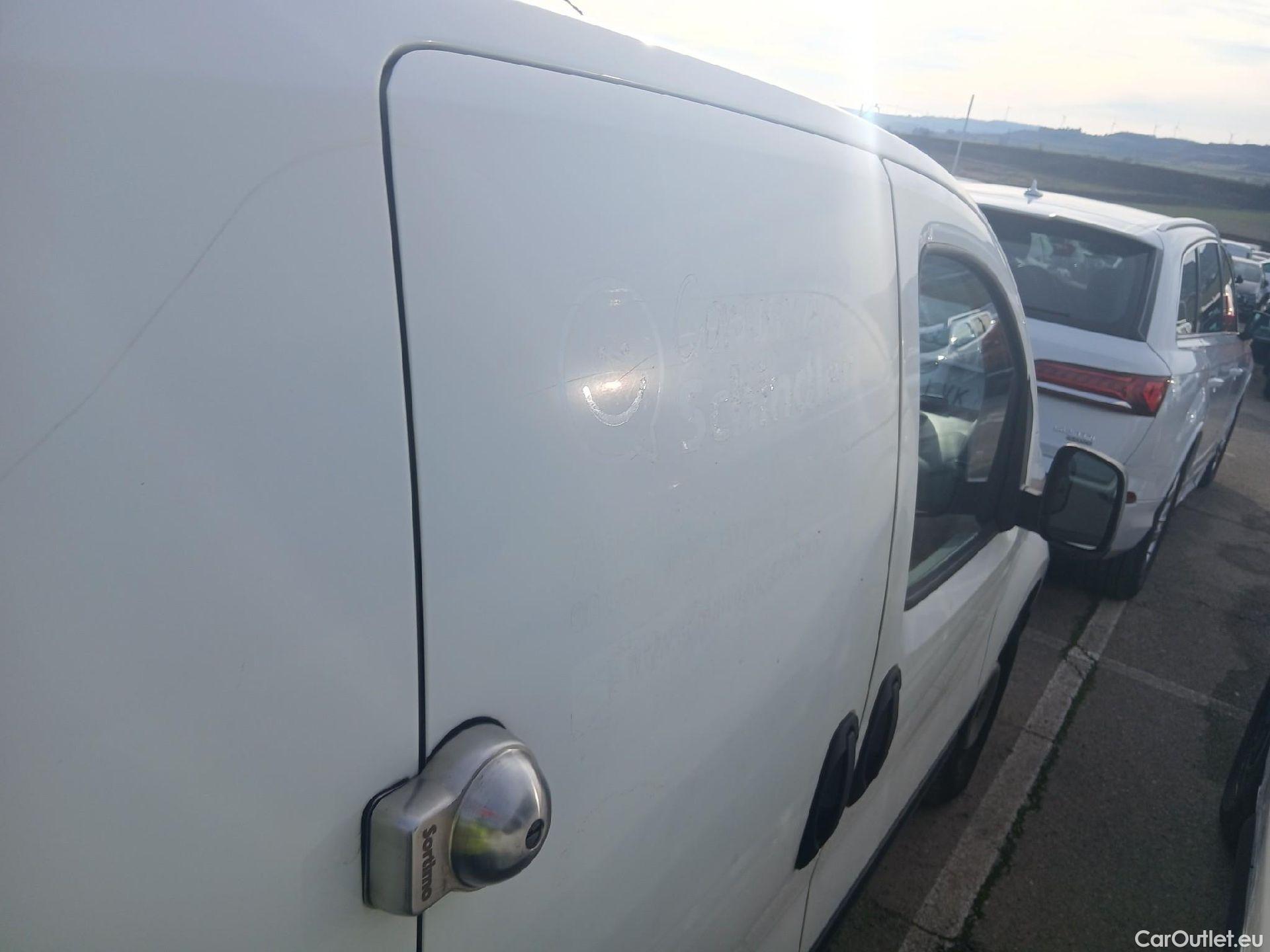  Fiat  Fiorino FIAT  / 2016 / 3P / furgón derivado de turismo Cargo Base 1.3 Mjet 59kW (80CV) E6 #28