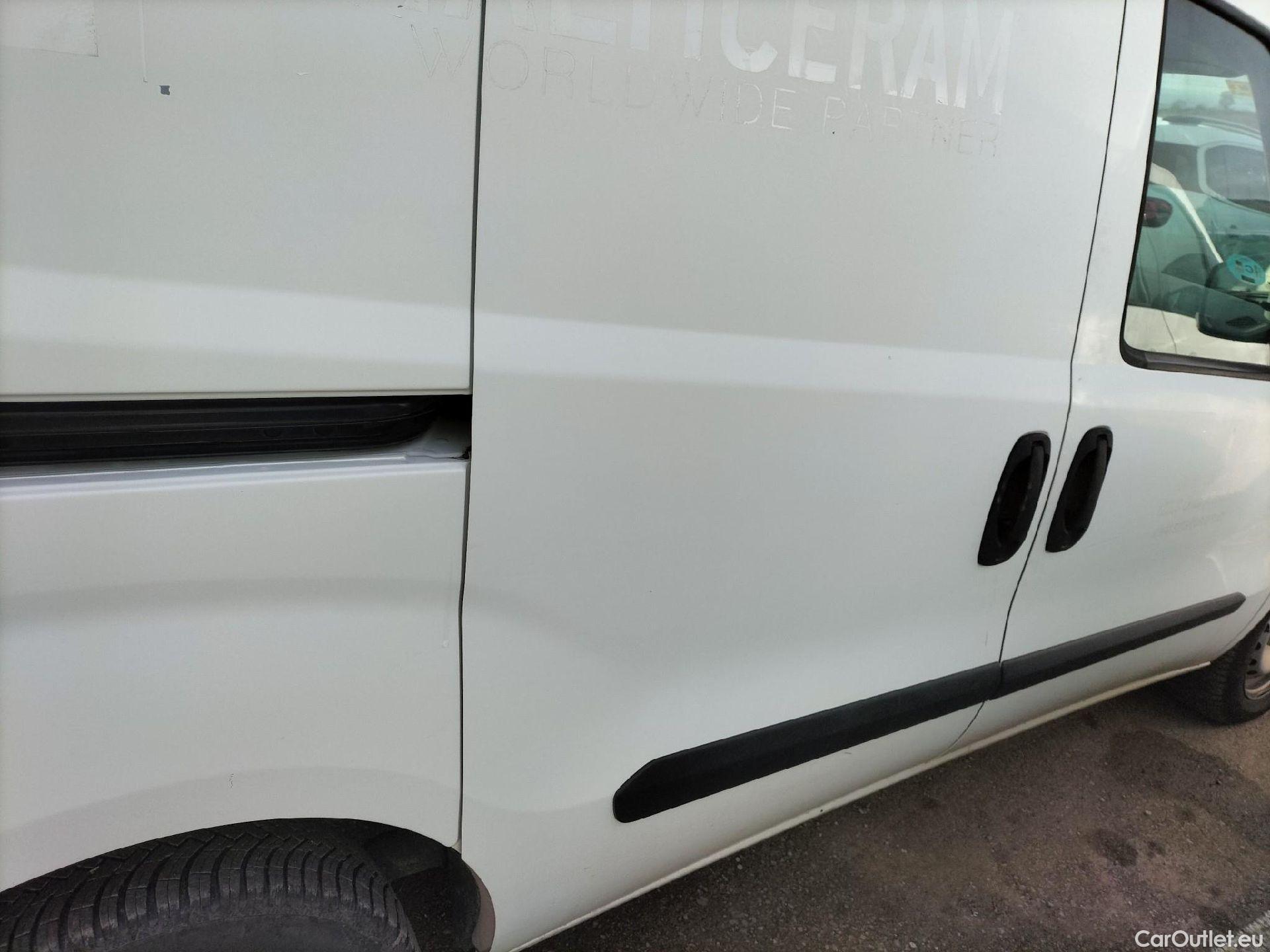  Fiat  Doblo FIAT Doblò Cargo/2015/3P/furgón derivado de turismo Cargo Base 1.3 Multijet 70kW (95CV) #26