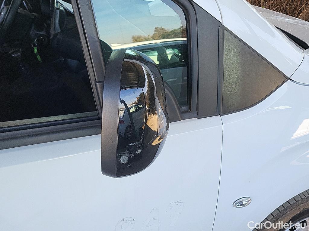  Opel  Combo OPEL  / 2018 / 3P / furgón derivado de turismo Cargo L 650kg Diesel 1.5 100HP S&S MT E6 #47