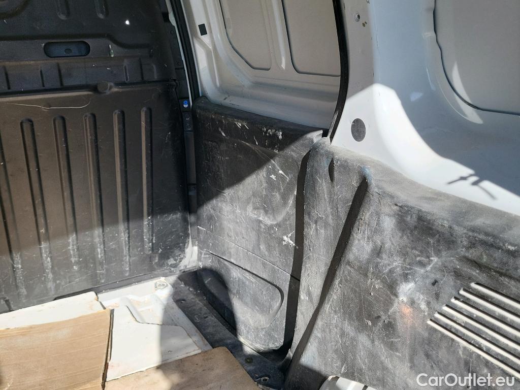  Opel  Combo OPEL  / 2018 / 3P / furgón derivado de turismo Cargo L 650kg Diesel 1.5 100HP S&S MT E6 #41