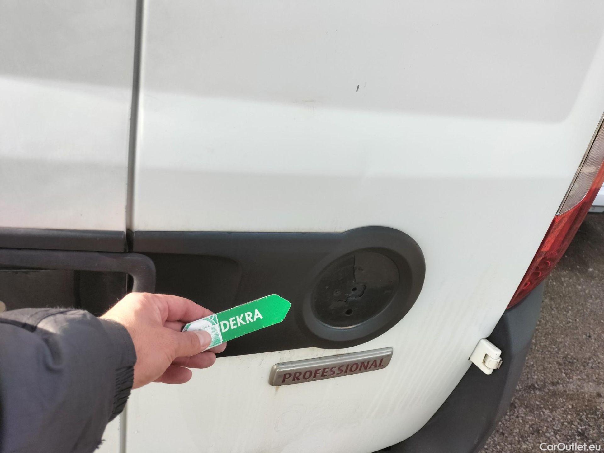  Fiat  Doblo FIAT Doblò Cargo/2015/3P/furgón derivado de turismo Cargo Base 1.3 Multijet 70kW (95CV) #16