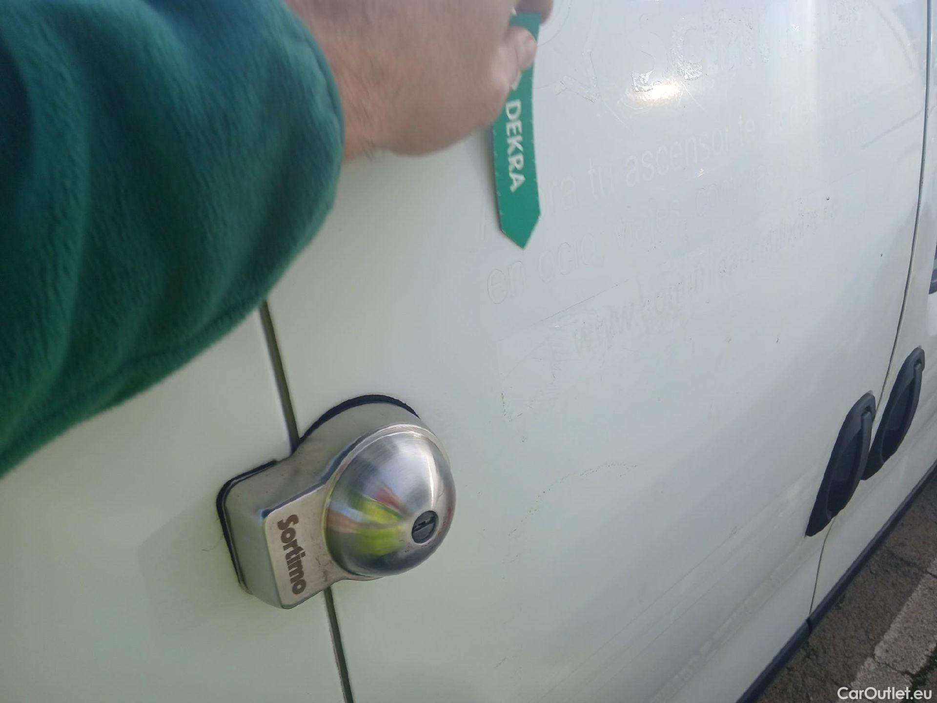  Fiat  Fiorino FIAT  / 2016 / 3P / furgón derivado de turismo Cargo Base 1.3 Mjet 59kW (80CV) E6 #30