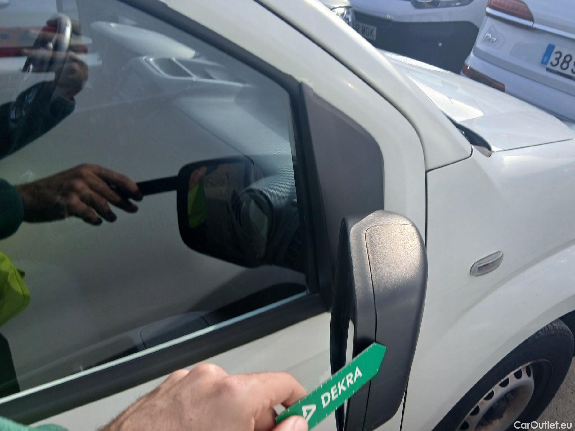  Fiat  Fiorino FIAT  / 2016 / 3P / furgón derivado de turismo Cargo Base 1.3 Mjet 59kW (80CV) E6 #32