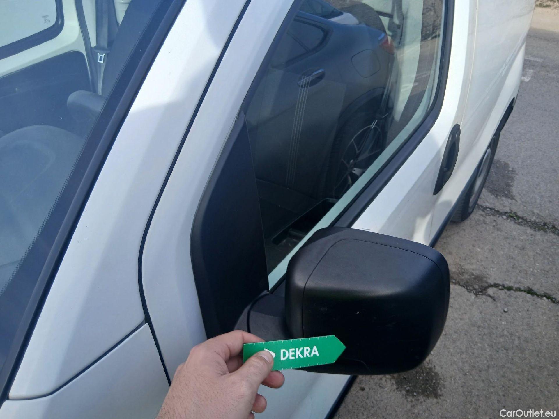  Fiat  Fiorino FIAT  / 2016 / 3P / furgón derivado de turismo Cargo Base 1.3 Mjet 59kW (80CV) E6 #7