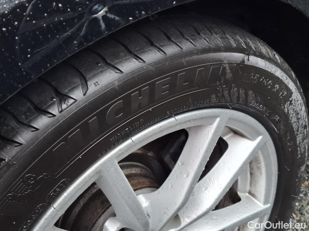  Bmw  Serie 3 BMW Série 3 Touring / 2019 / 5P / Break 318d 150ch Lounge BVA8 #52