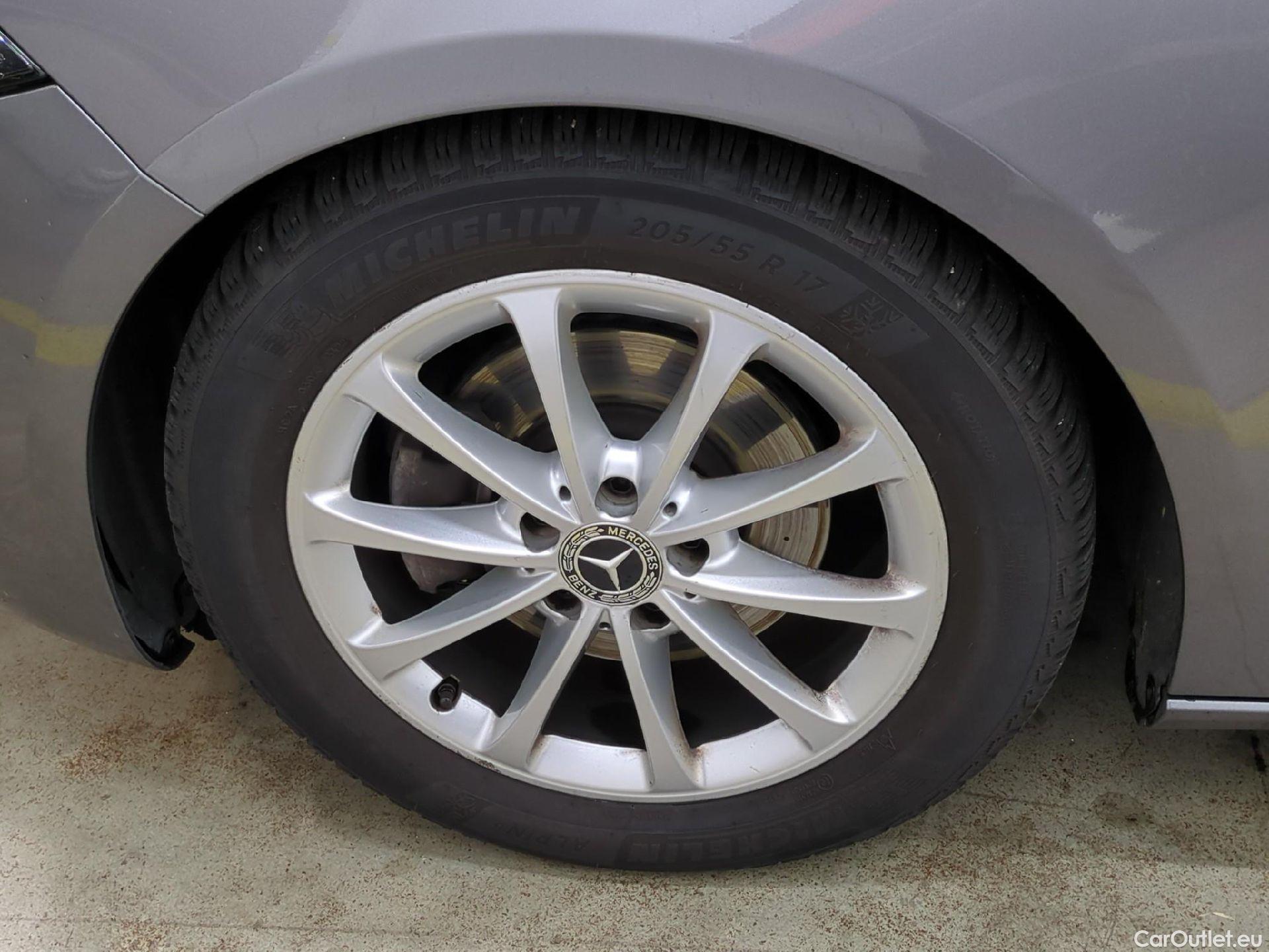  Mercedes  A-Klasse MERCEDES-BENZ Classe A Compact / 2018 / 5P / Berline A 200 d Business Line 8G-DCT #4