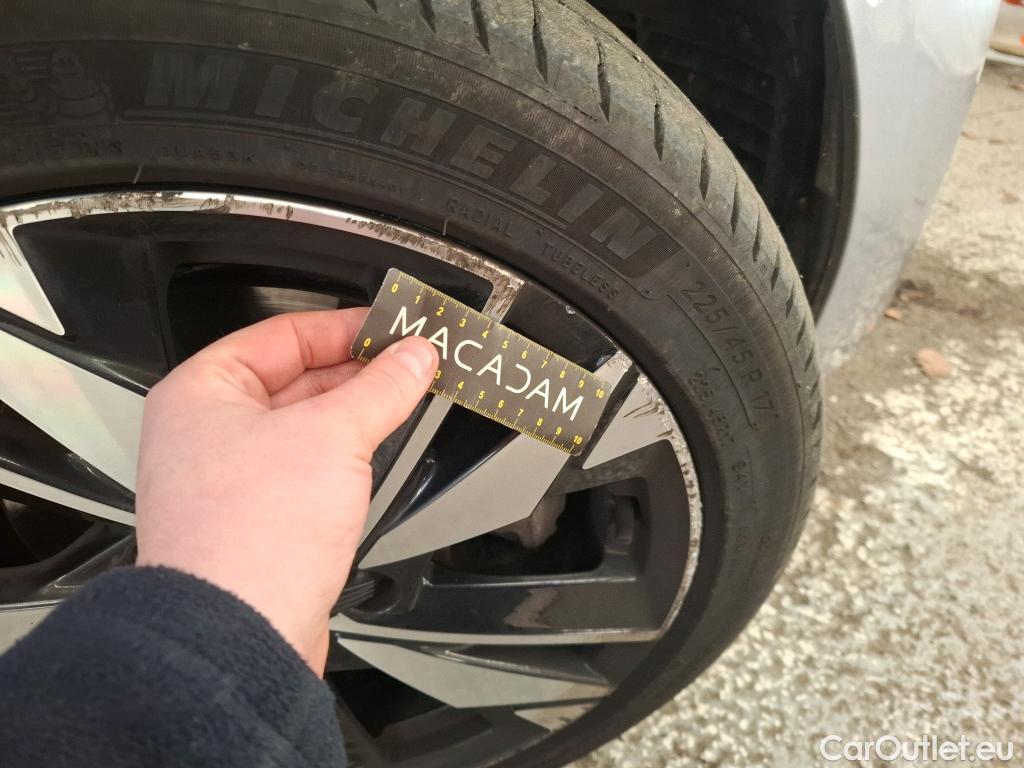  Peugeot  308  Allure 1.5 HDi 130CV BVA8 E6d #50