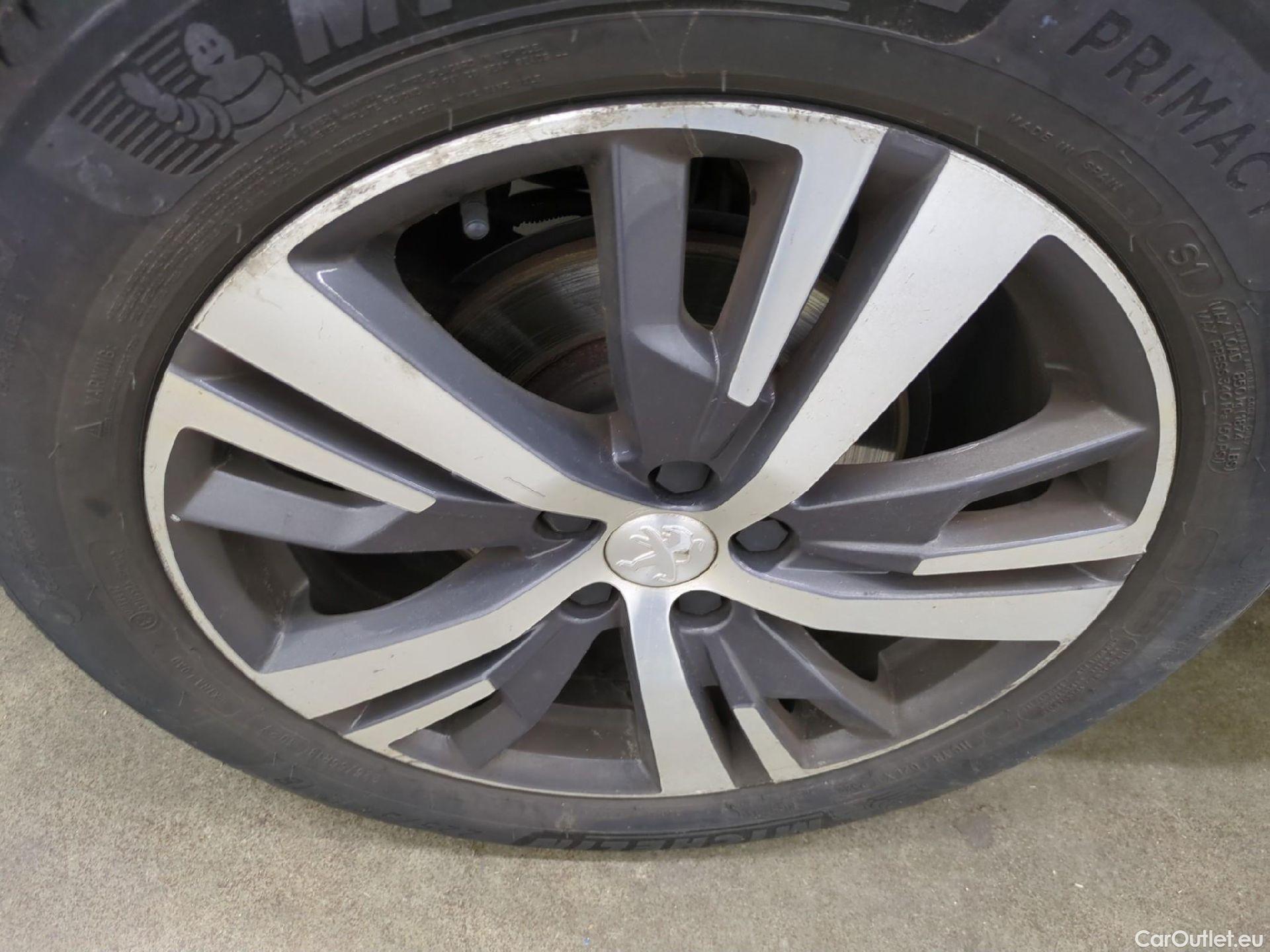  Peugeot  5008  Allure Pack 1.5 HDi 130CV BVA8 7 Sieges E6d #18