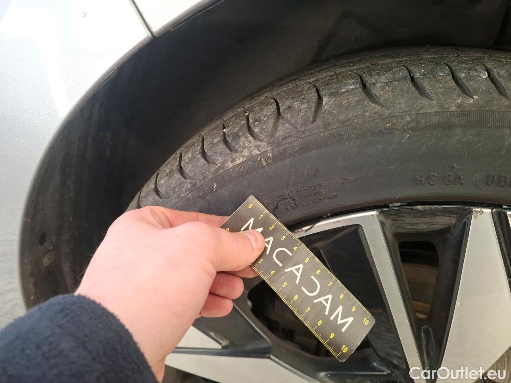  Peugeot  308  Allure 1.5 HDi 130CV BVA8 E6d #18