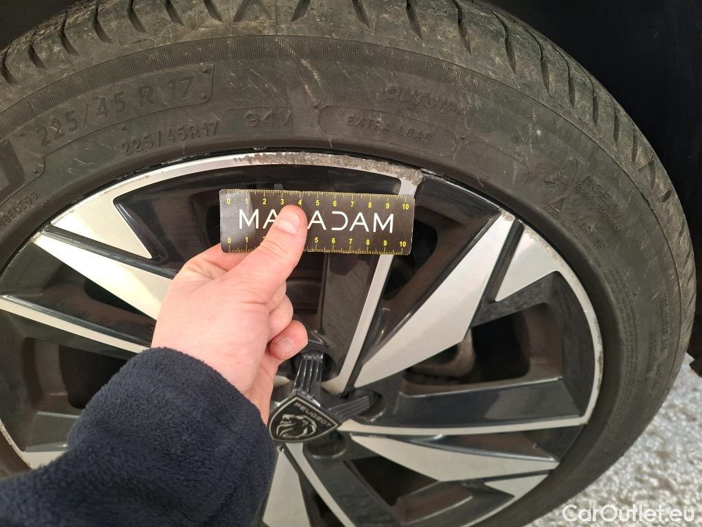  Peugeot  308  Allure 1.5 HDi 130CV BVA8 E6d #40