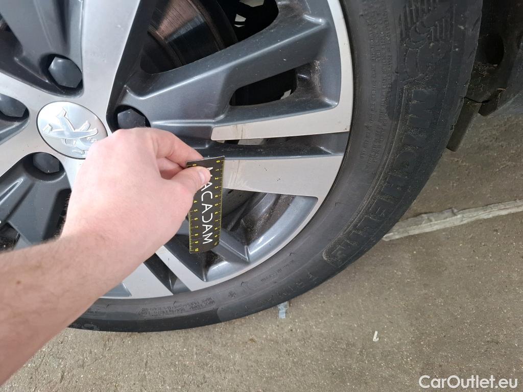  Peugeot  3008  II Allure Pack 1.5 HDi 130CV BVA8 E6d #47