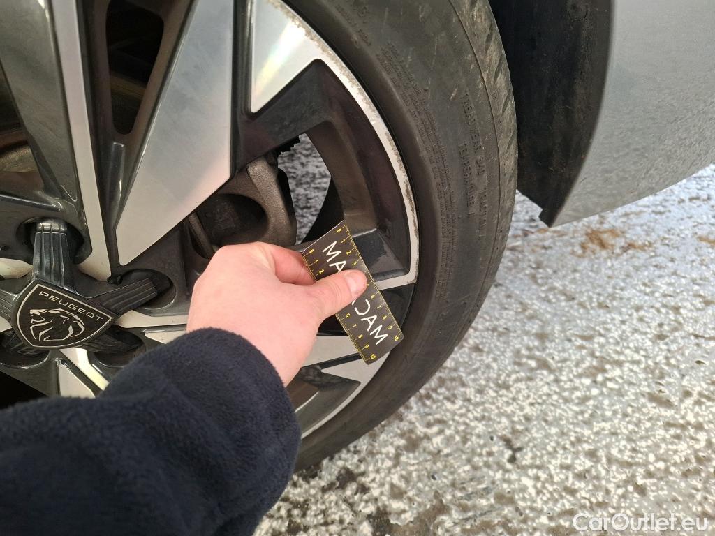  Peugeot  308  Allure 1.5 HDi 130CV BVA8 E6d #41