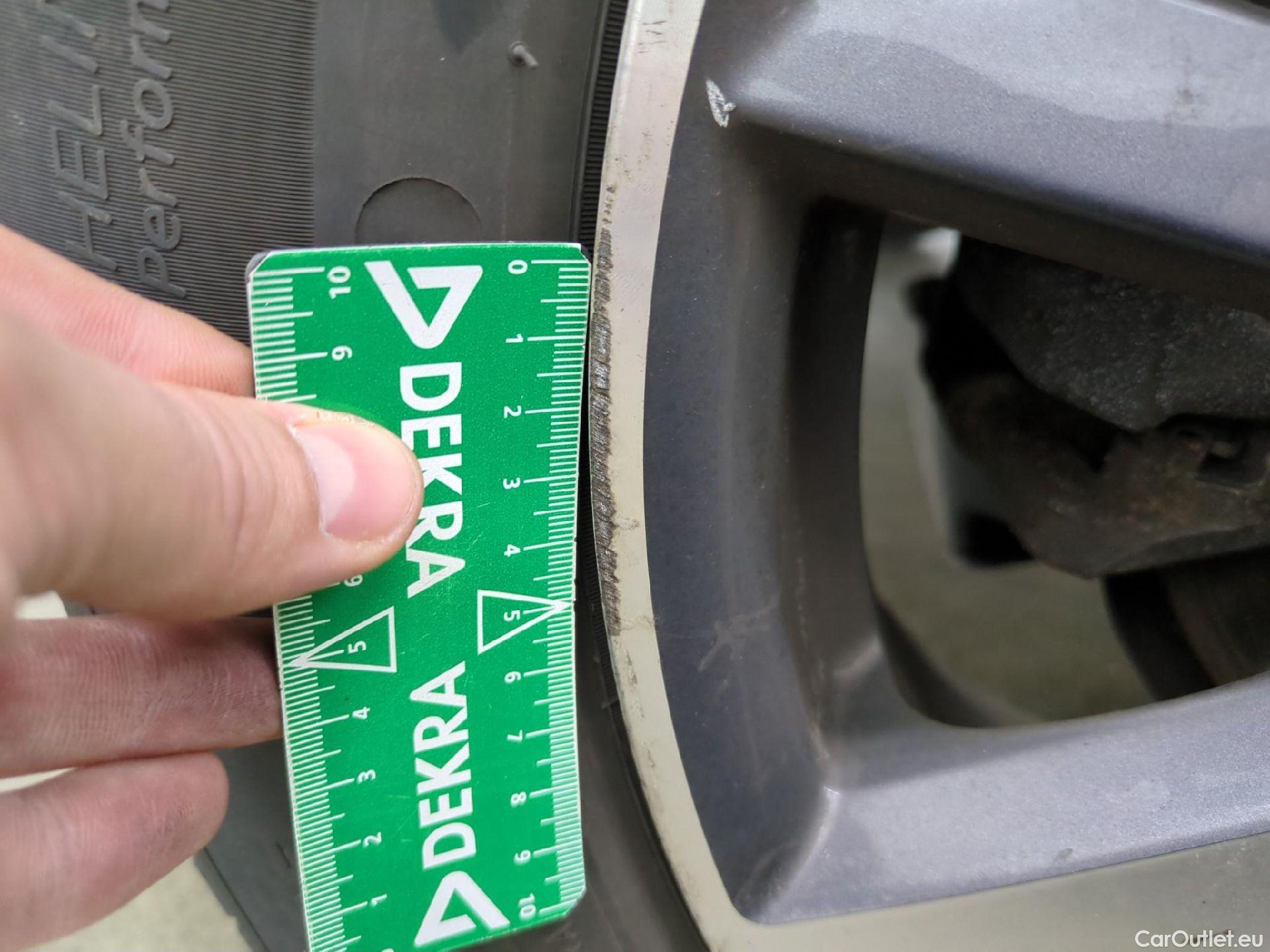  Peugeot  5008  Allure Pack 1.5 HDi 130CV BVA8 7 Sieges E6d #17