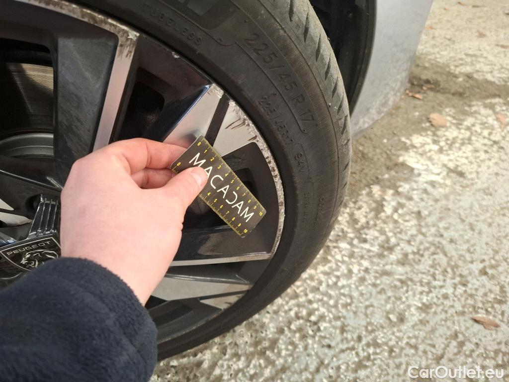  Peugeot  308  Allure 1.5 HDi 130CV BVA8 E6d #51