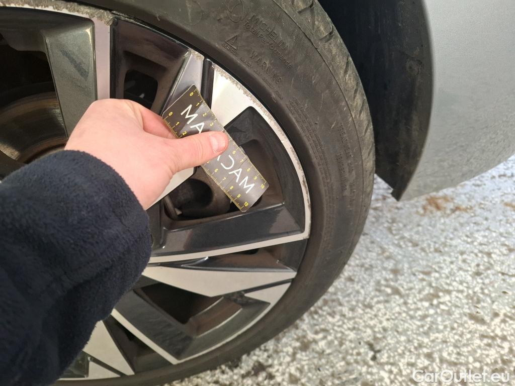  Peugeot  308  Allure 1.5 HDi 130CV BVA8 E6d #39