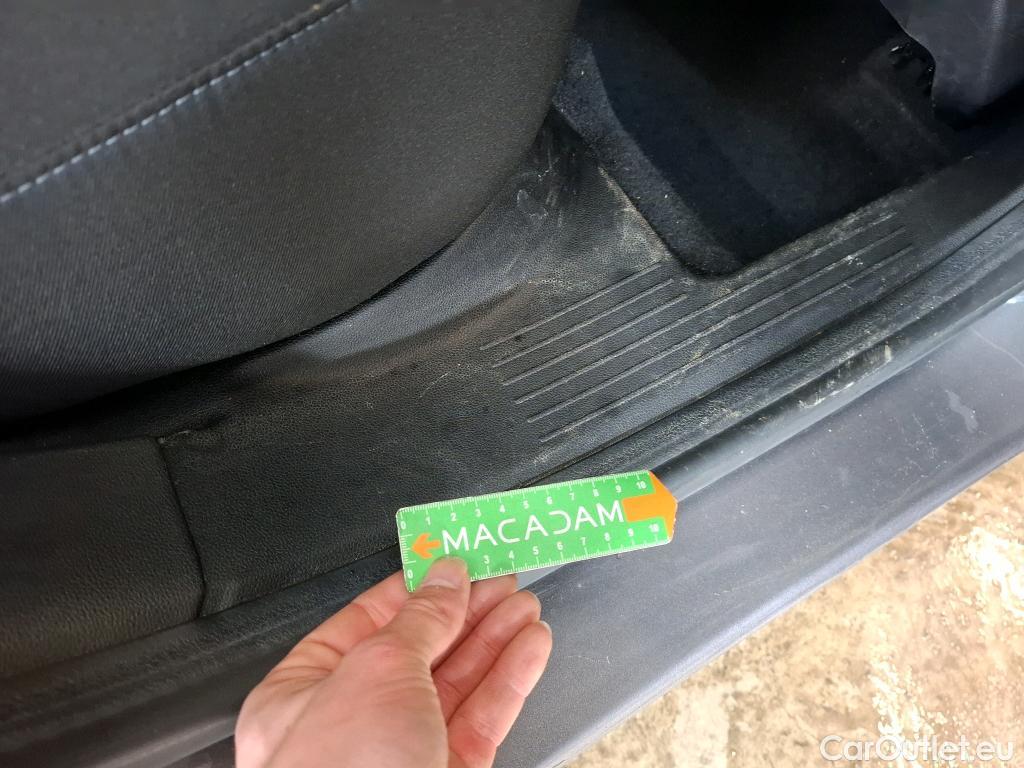  Renault  Captur RENAULT  / 2019 / 5P / SUV Business TCe 140 EDC FAP -21 #1