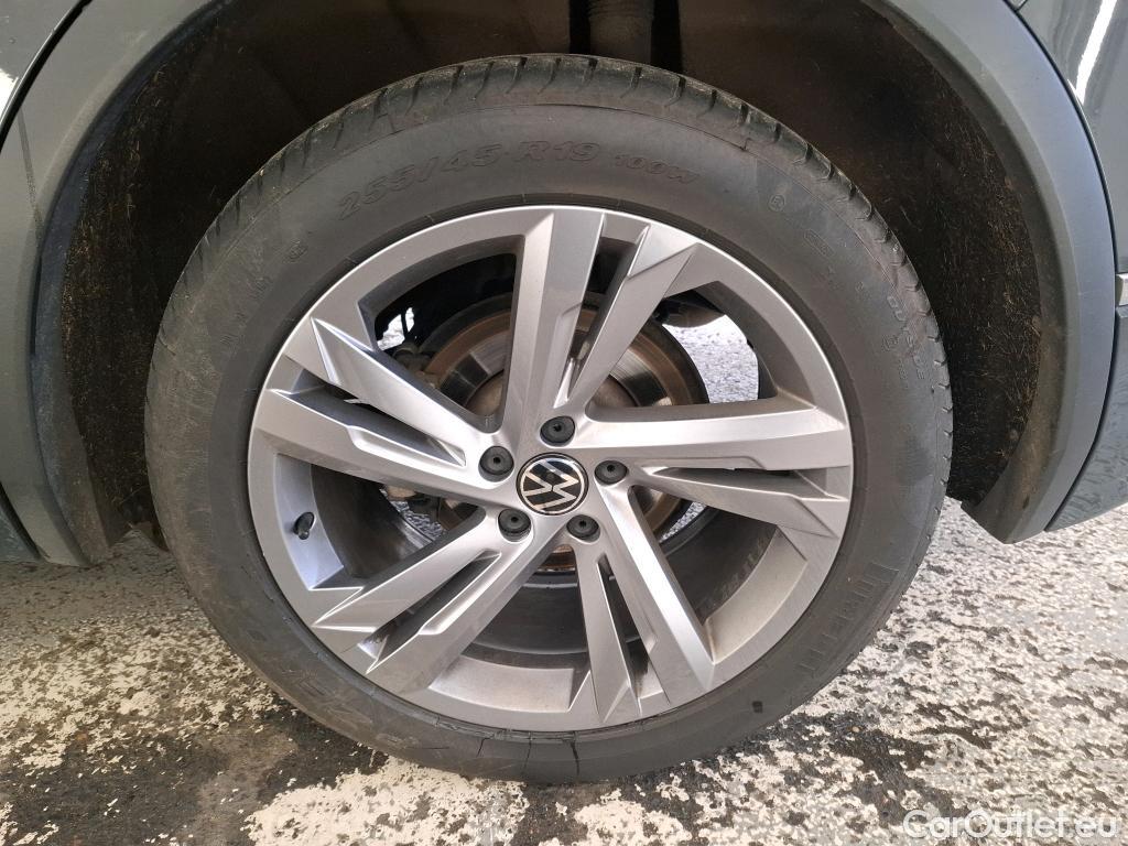  Volkswagen  Tiguan VOLKSWAGEN  / 2020 / 5P / SUV 2.0 TDI 150 DSG7 R-Line #2