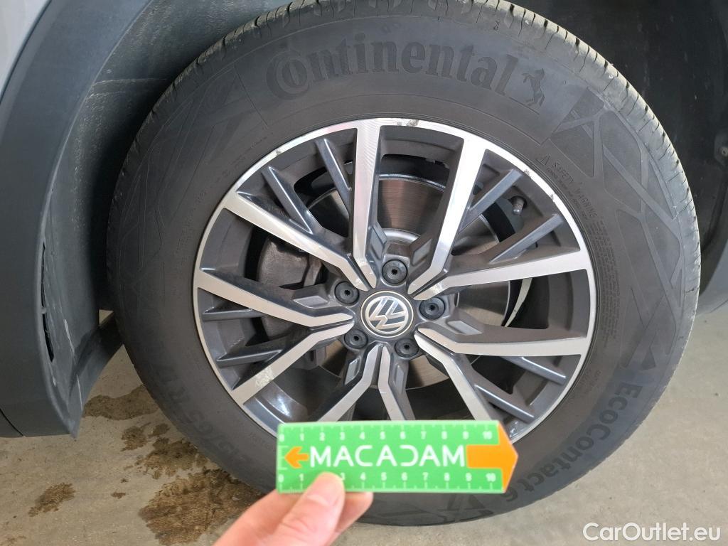  Volkswagen  Tiguan VOLKSWAGEN  Allspace / 2017 / 5P / SUV 2.0 TDI 150 DSG7 Confortline Business #15