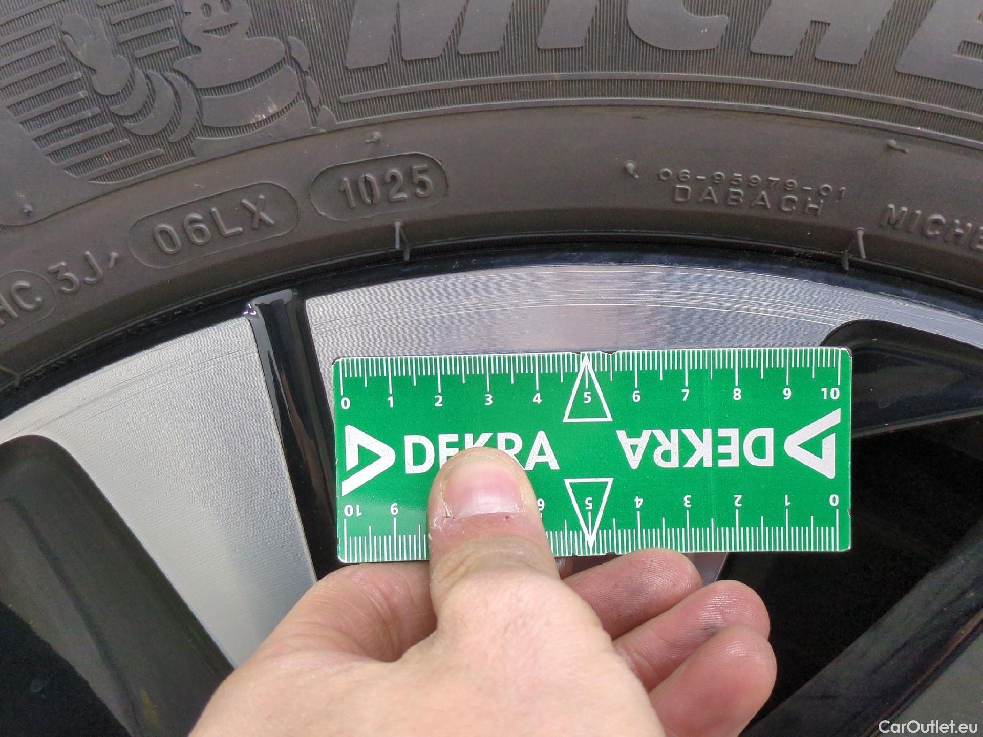  Volvo  XC 40 VOLVO XC40 / 2022 / 5P / SUV Recharge T5 262 DCT7 Plus #4