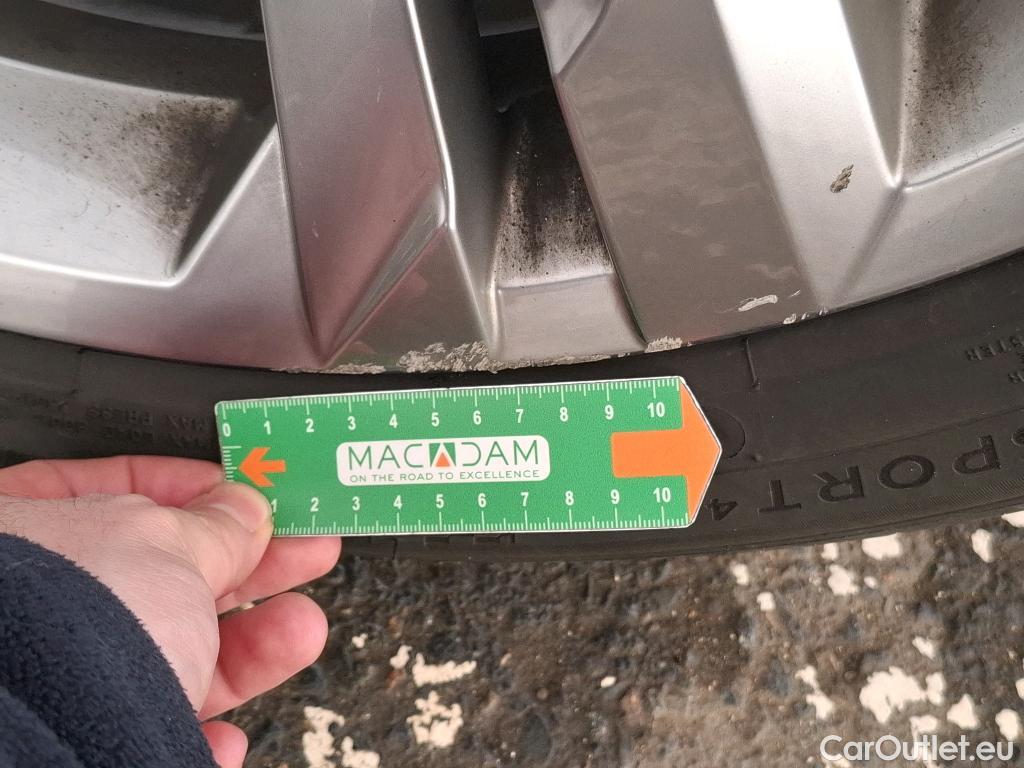  Volkswagen  Tiguan VOLKSWAGEN  / 2020 / 5P / SUV 2.0 TDI 150 DSG7 R-Line #18